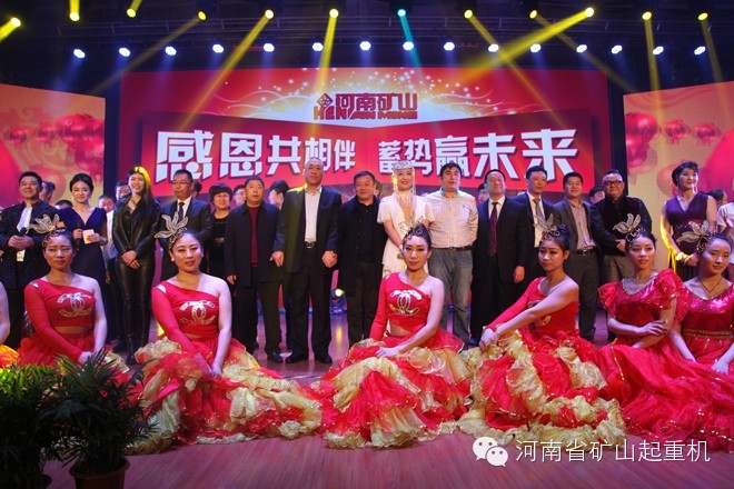 各位領(lǐng)導(dǎo)、嘉賓及公司領(lǐng)導(dǎo)與演員合影留念.jpg